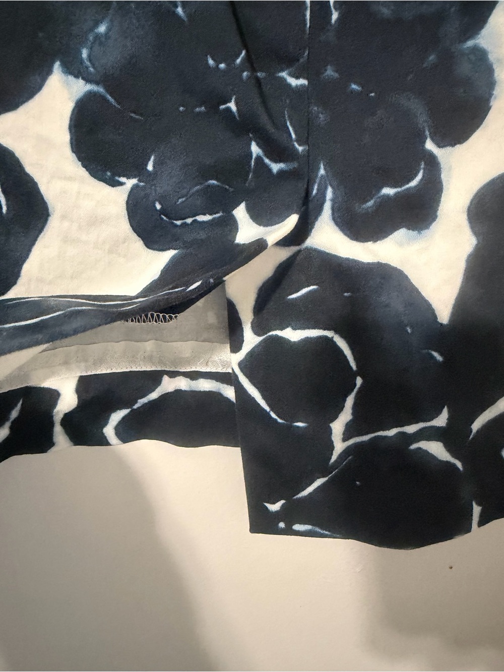 J Crew Stretch White and Navy Floral Pencil Skirt size 14 - Picture 5 of 10